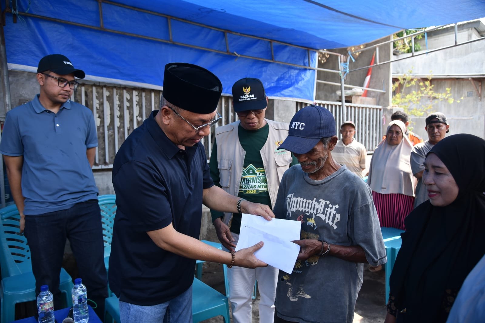 Wali Kota Bima Kunjungi Korban Kebakaran di Paruga, Serahkan Bantuan