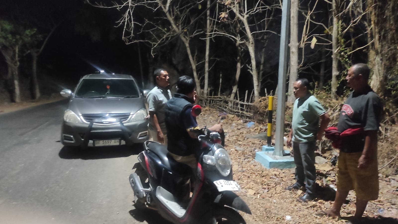 Lurah dan Anggota DPRD Kota Bima Tinjau Titik Rawan Pembuangan Sampah