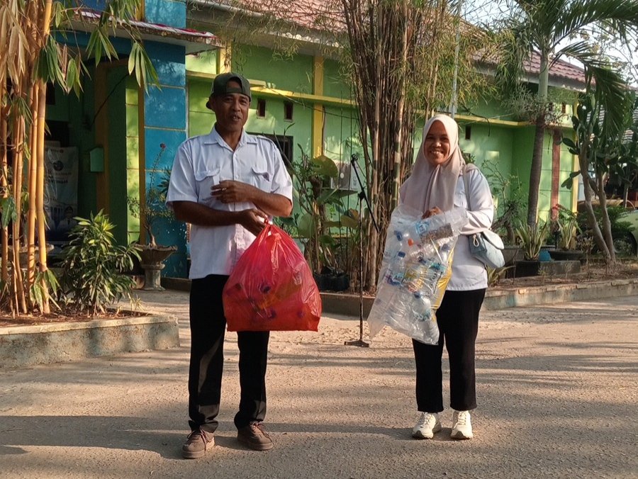 43 ASN Kota Bima Kumpulkan 13 Kg Botol Plastik dalam Rabu Amal Sampah
