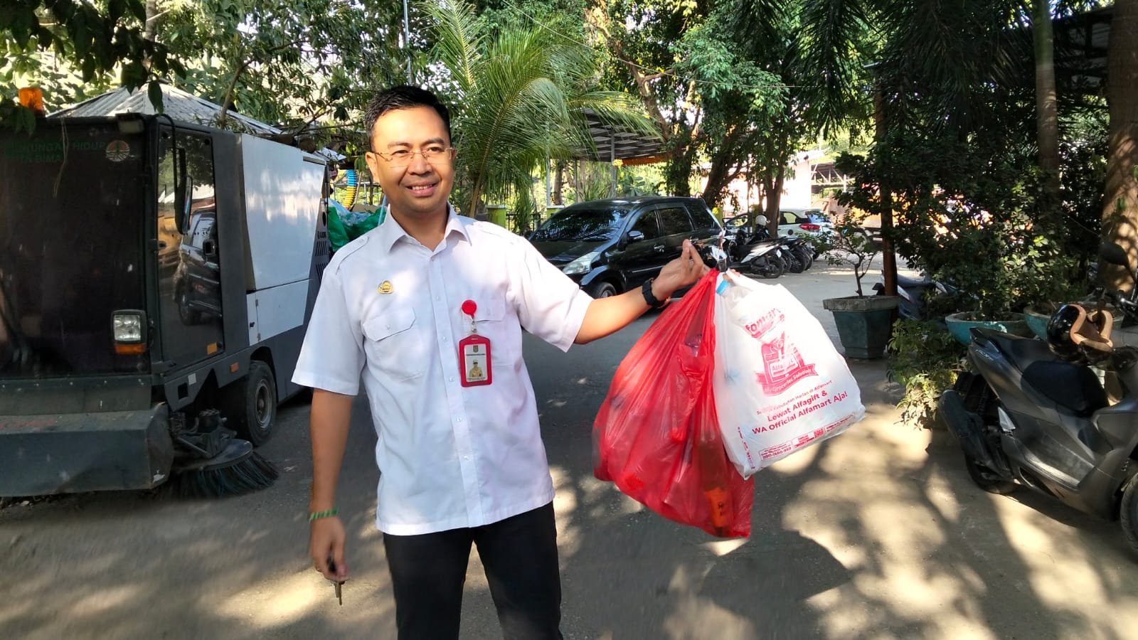 DLH Kota Bima Kumpulkan 17 Kilogram Sampah dalam Gerakan Rabu Amal